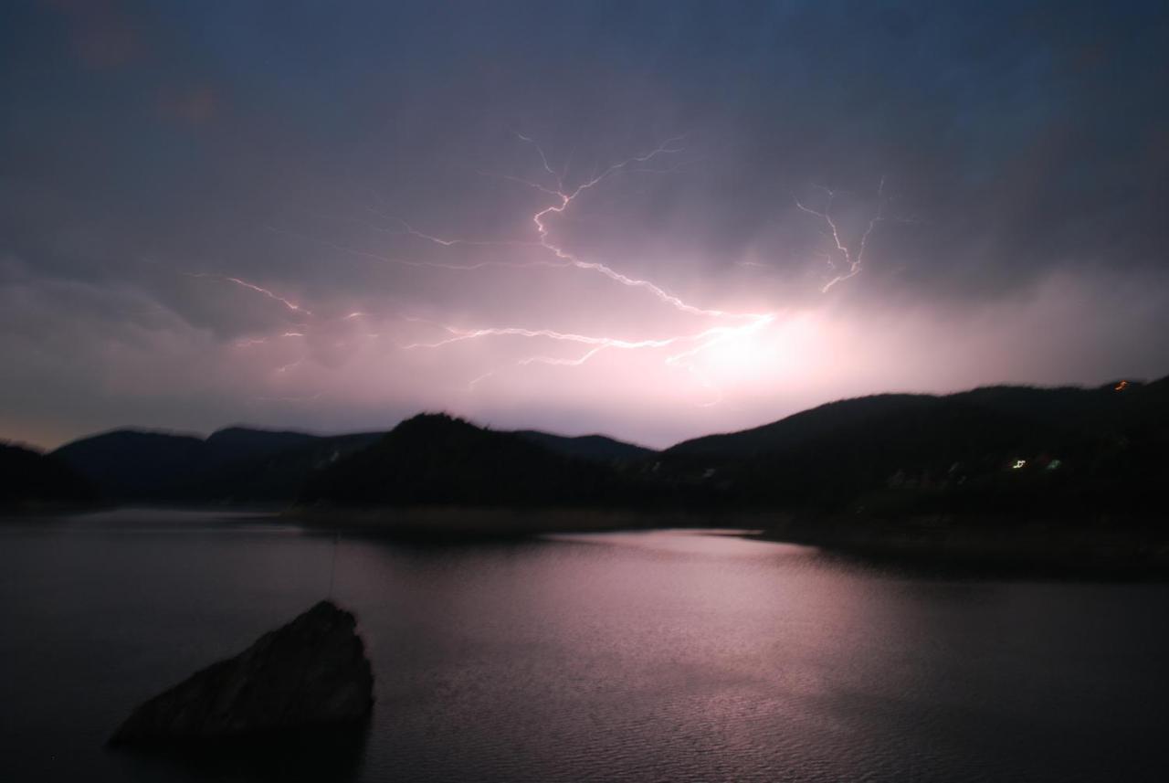 Tarski Dom Zaovine Bagian luar foto